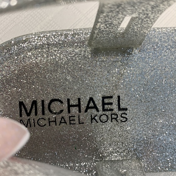 MICHAEL KORS Jelly PVC Thong Sandal MK Logo Plate Matte Silver - Picture 5 of 8